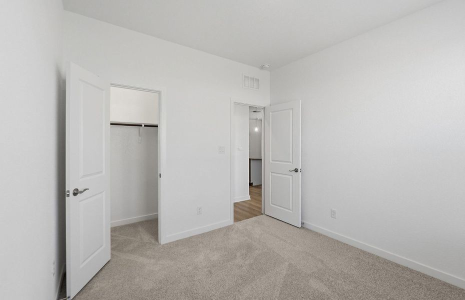 Spacious, unfurnished interior of a new home in Santa Rita Ranch, Liberty Hill (Image 37).