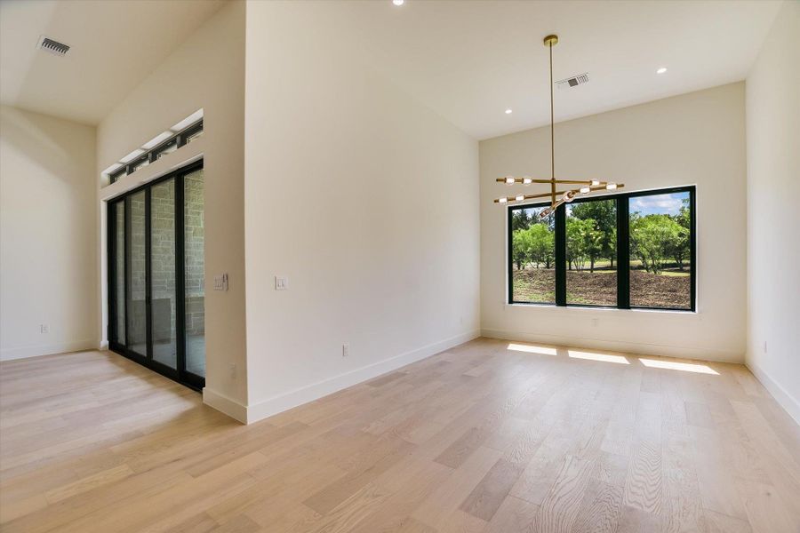 Spacious, unfurnished interior of a new home in , Horseshoe Bay (Image 28).