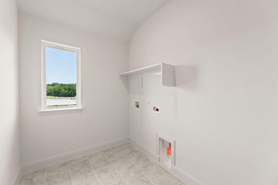 Spacious, unfurnished interior of a new home in Creekside, Royse City (Image 20).