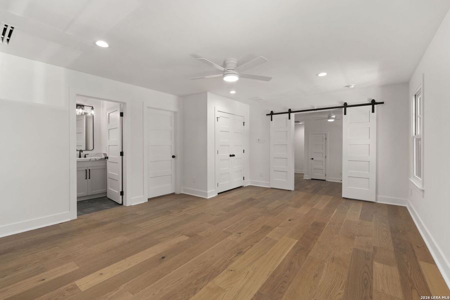 Spacious, unfurnished interior of a new home in , San Antonio (Image 32).
