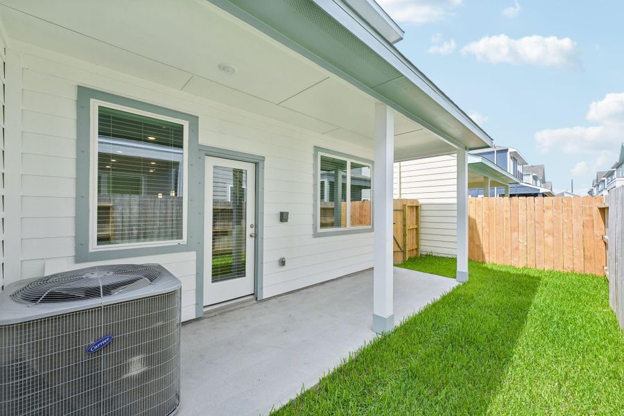 Exterior details and patio area of a home in Kemah Crossing - City Series, Kemah (Image 4).