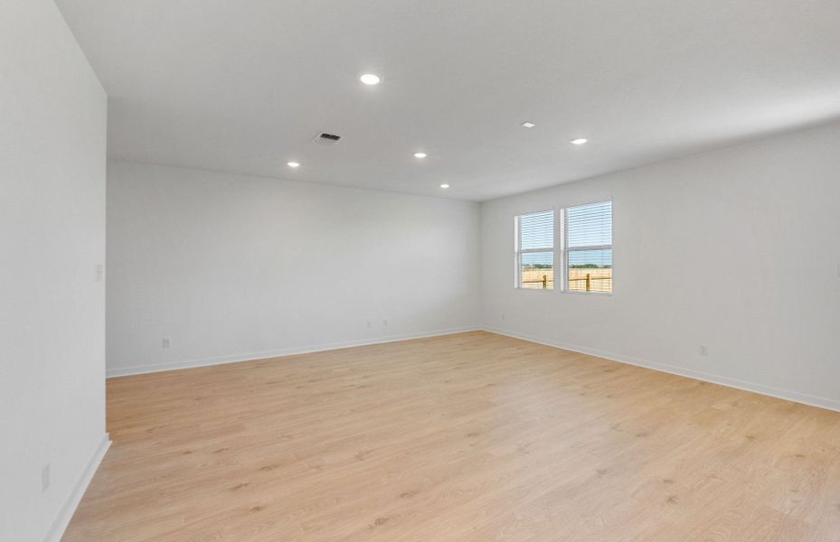 Spacious, unfurnished interior of a new home in Sonterra, Jarrell (Image 27).