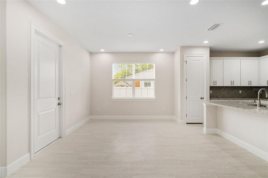 Spacious, unfurnished interior of a new home in , Summerfield (Image 20).