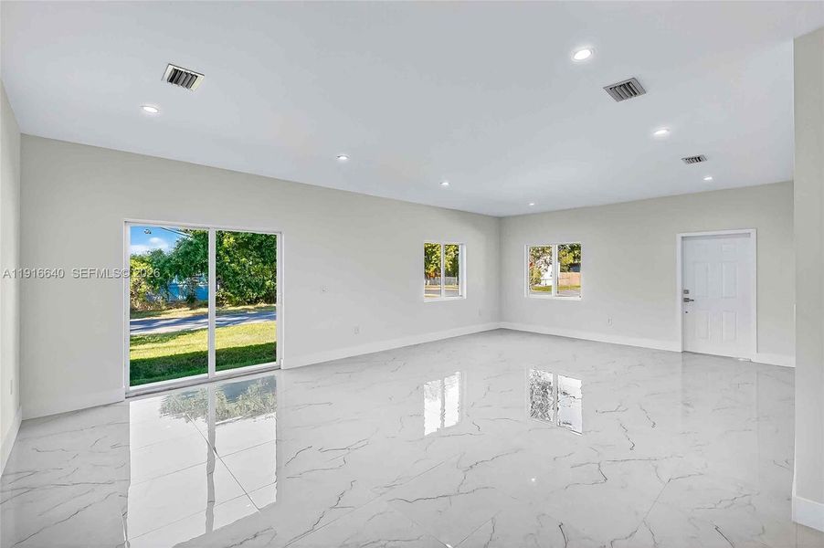 Spacious, unfurnished interior of a new home in , Miami (Image 42).
