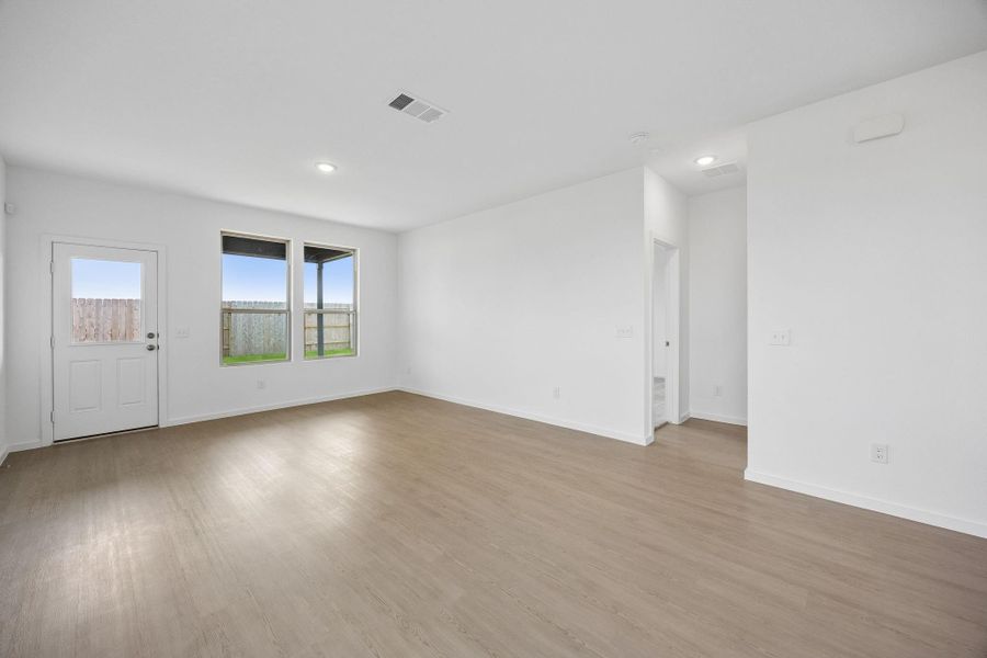 Spacious, unfurnished interior of a new home in River Ranch, Dayton (Image 17).