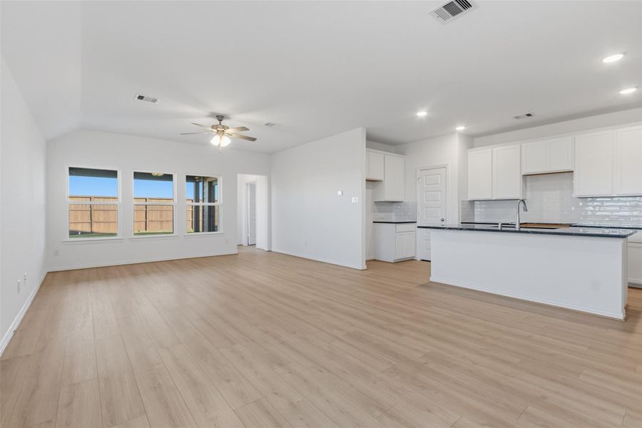 Spacious, unfurnished interior of a new home in Oakwood Estates, Waller (Image 33). Spacious, unfurnished interior of a new home in Oakwood Estates, Waller (Image 33).