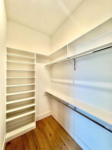 GUEST SUITE WALK-IN CLOSET GUEST SUITE WALK-IN CLOSET