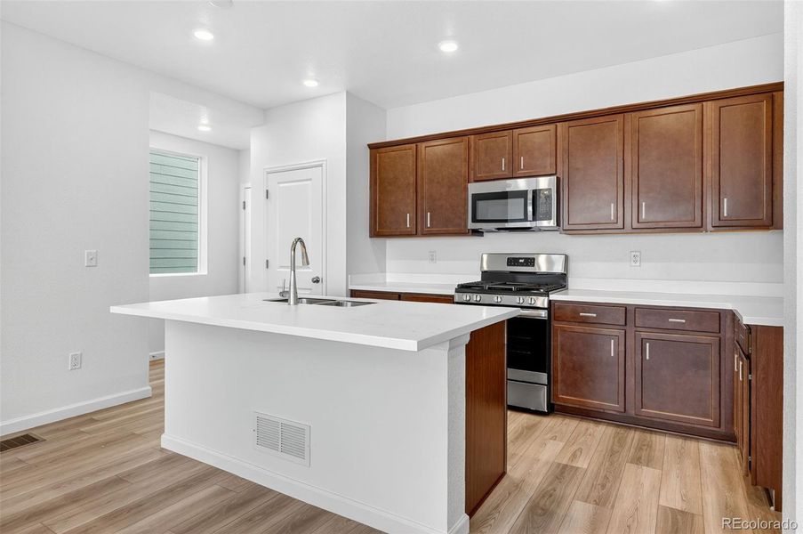 2118 Wagon Wheel Aly ~ Ready Now