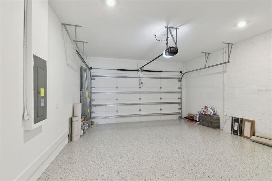 Spacious, unfurnished interior of a new home in , Tampa (Image 43).
