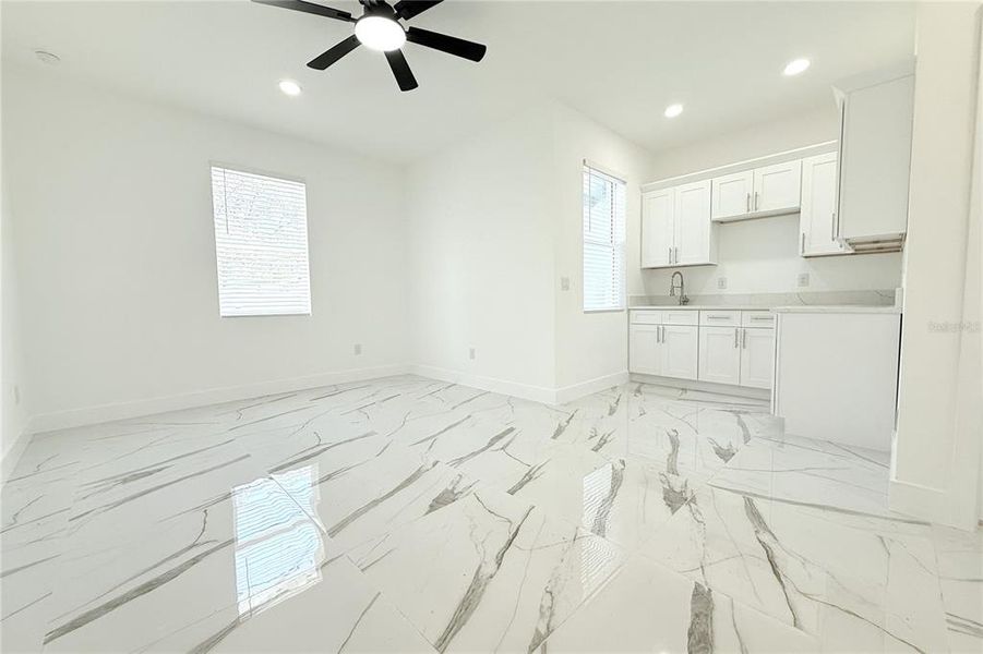 Spacious, unfurnished interior of a new home in , Tampa (Image 39).