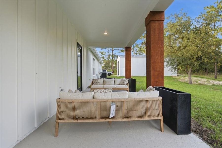Exterior details and patio area of a home in , Dunnellon (Image 2). Exterior details and patio area of a home in , Dunnellon (Image 2).