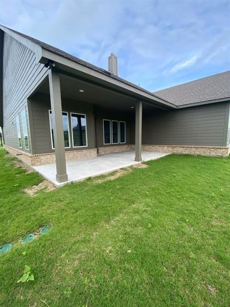 Exterior details and patio area of a home in Hillview Addition, Decatur (Image 3).