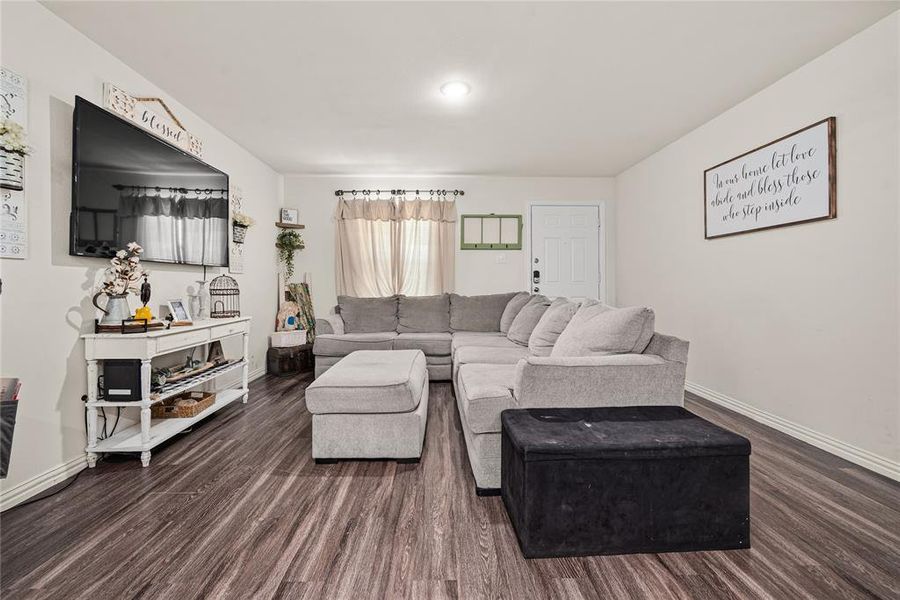 Furnished interior view inside a new home in , Mabank (Image 10).