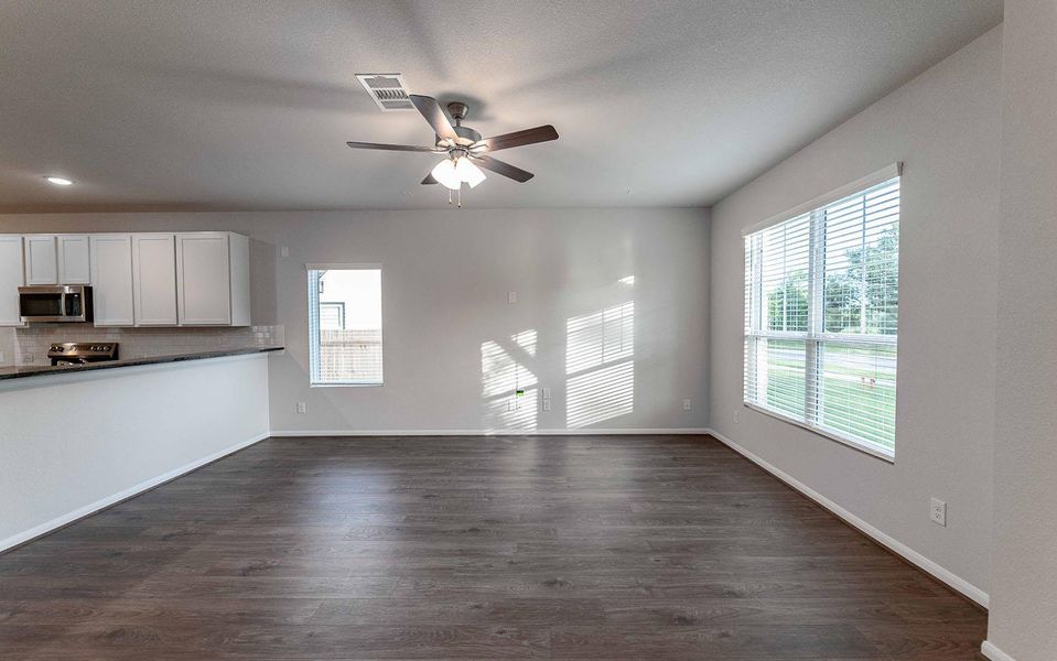 Spacious, unfurnished interior of a new home in Sanctuary, Salado (Image 9).