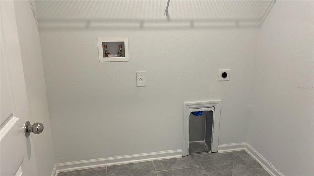 Spacious, unfurnished interior of a new home in Lawson Dunes, Haines City (Image 29).
