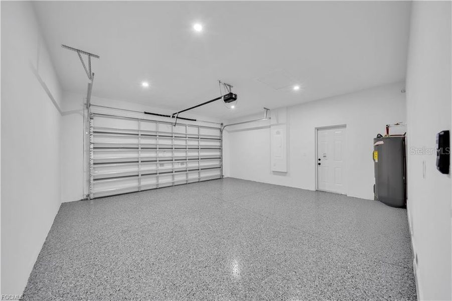 Spacious, unfurnished interior of a new home in , Lehigh Acres (Image 40).