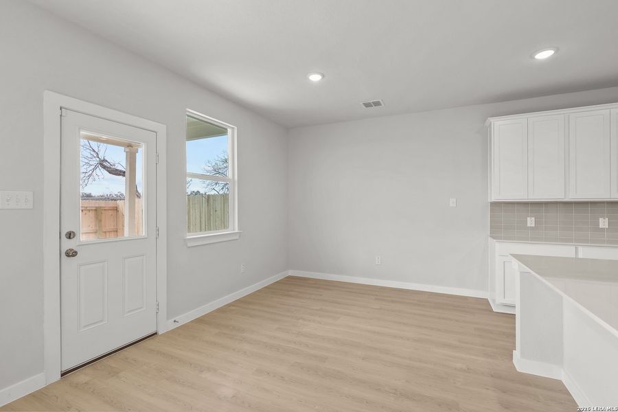 Spacious, unfurnished interior of a new home in Senna, Leon Valley (Image 23).