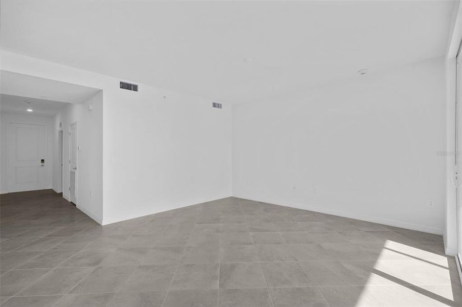 Spacious, unfurnished interior of a new home in Wellen Park Golf & Country Club, Venice (Image 13). Spacious, unfurnished interior of a new home in Wellen Park Golf & Country Club, Venice (Image 13).