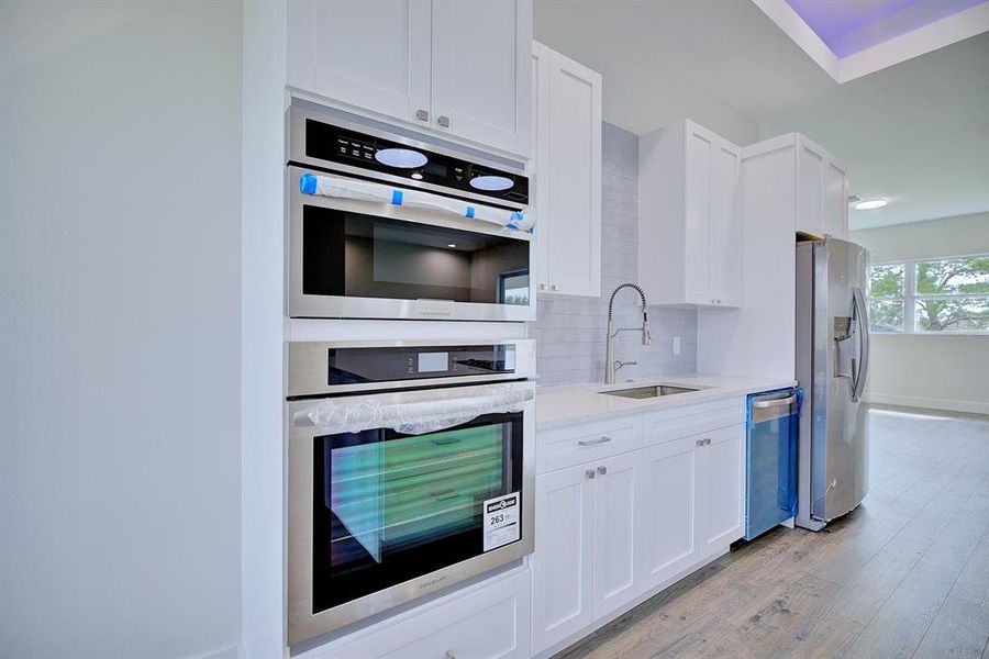 Furnished interior view inside a new home in , Sebring (Image 33).