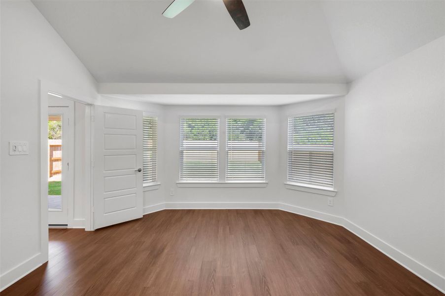 Spacious, unfurnished interior of a new home in Sorella, Tomball (Image 31).