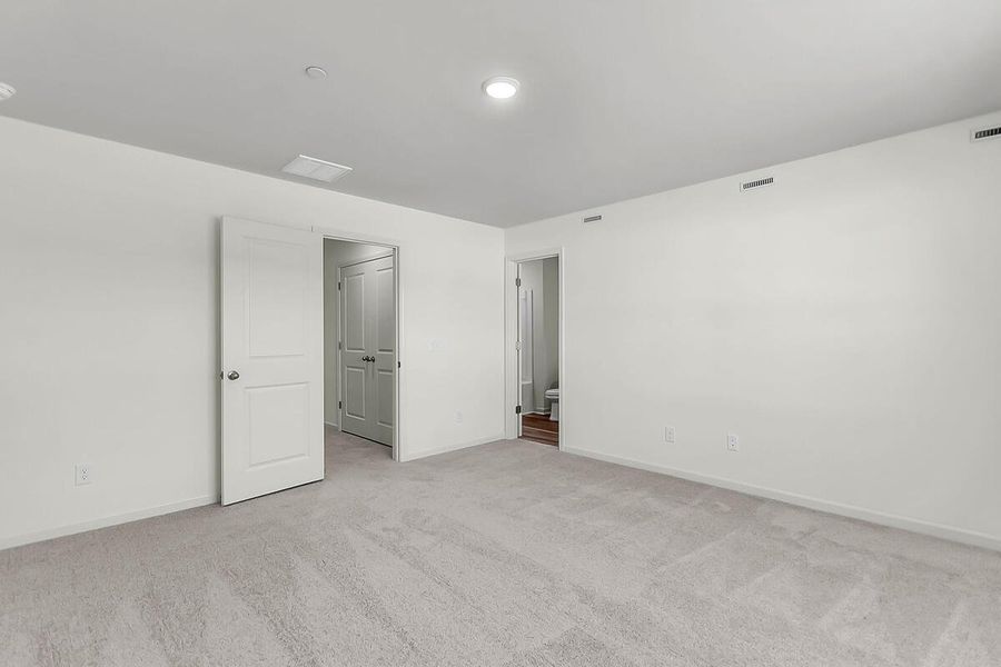 Spacious, unfurnished interior of a new home in Halstead, Moncks Corner (Image 23).