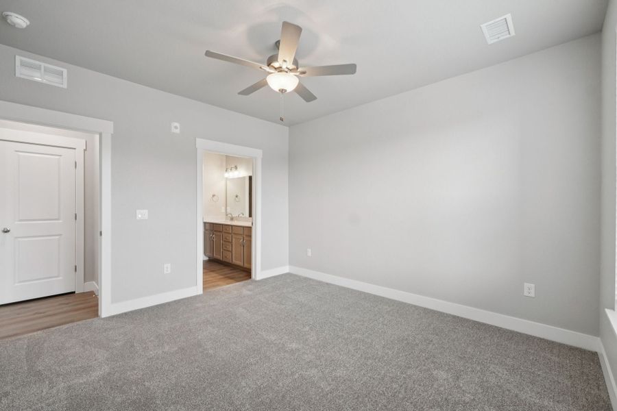 Spacious, unfurnished interior of a new home in Highlands at Fox Hill, Longmont (Image 10). Spacious, unfurnished interior of a new home in Highlands at Fox Hill, Longmont (Image 10).
