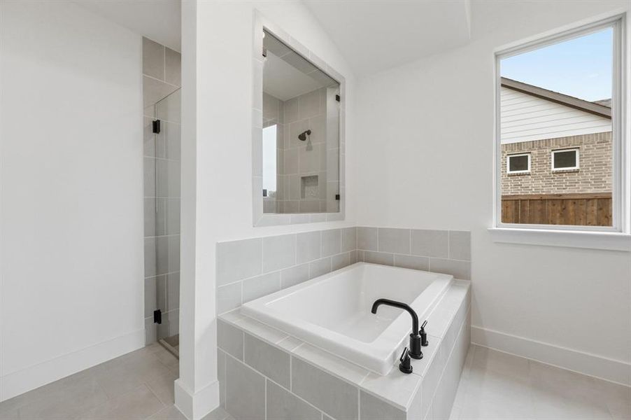Furnished interior view inside a new home in Ridge Crossing, Waxahachie (Image 10).