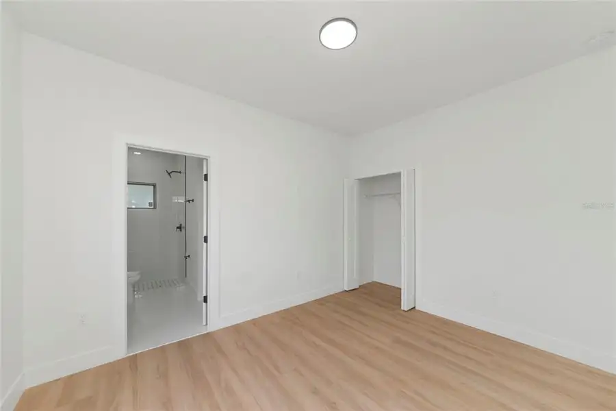 Spacious, unfurnished interior of a new home in , North Port (Image 31).