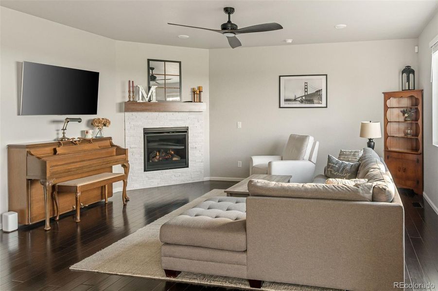 Furnished interior view inside a new home in Murphy Creek, Aurora (Image 5).