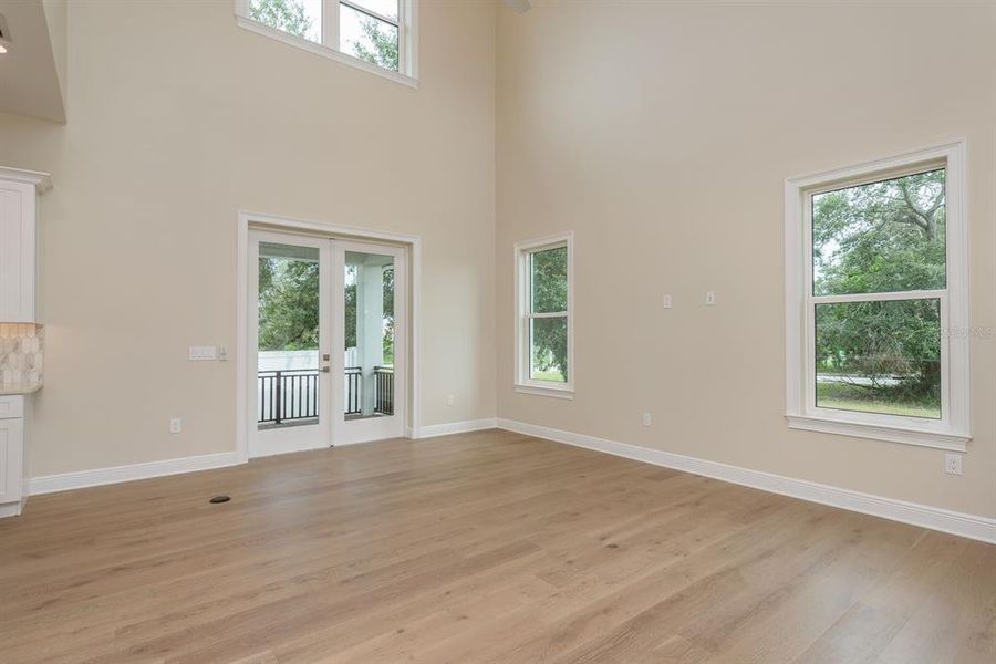 Spacious, unfurnished interior of a new home in , Tarpon Springs (Image 26).