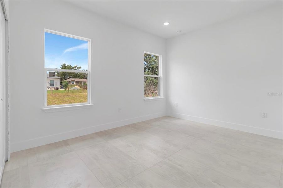 Spacious, unfurnished interior of a new home in , Ocala (Image 21).