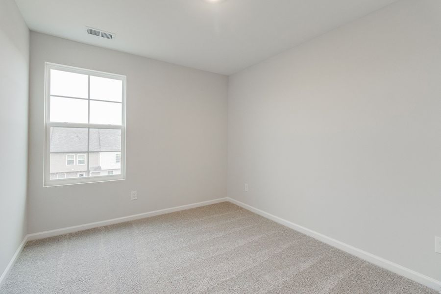 Spacious, unfurnished interior of a new home in Astoria, Columbia (Image 25).