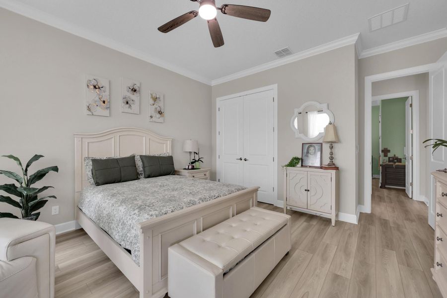 Guest Bedroom with Bay Window Guest Bedroom with Bay Window