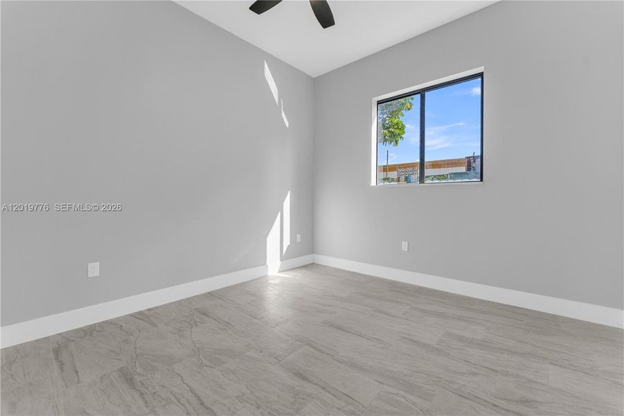 Spacious, unfurnished interior of a new home in , Fort Lauderdale (Image 40).