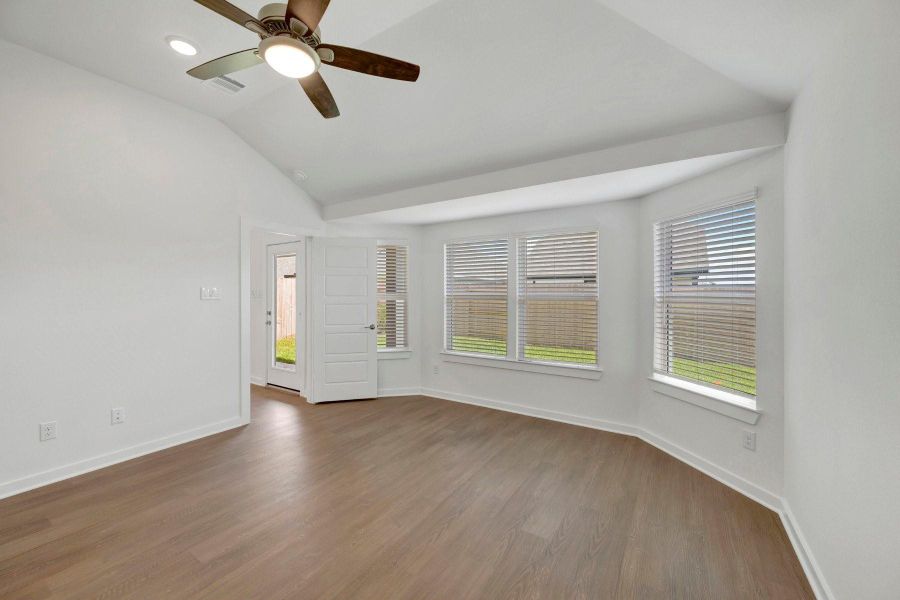 Spacious, unfurnished interior of a new home in Summerview, Fulshear (Image 22).