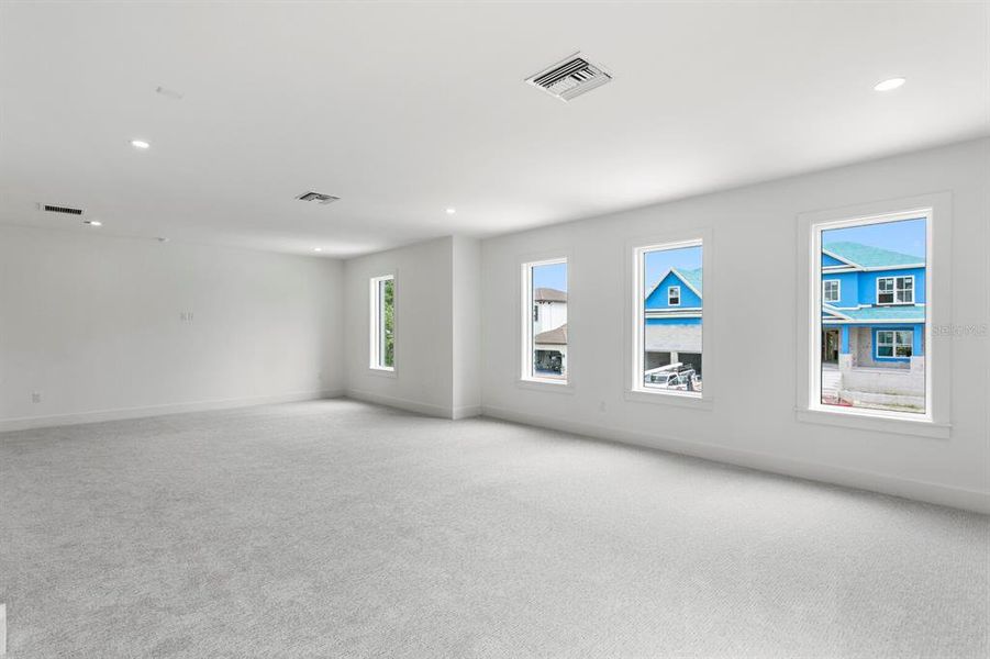 Spacious, unfurnished interior of a new home in , Tampa (Image 89).