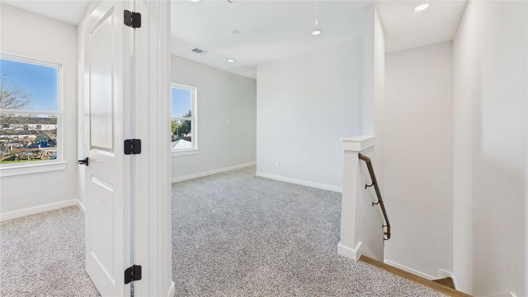 Spacious, unfurnished interior of a new home in , Houston (Image 18).