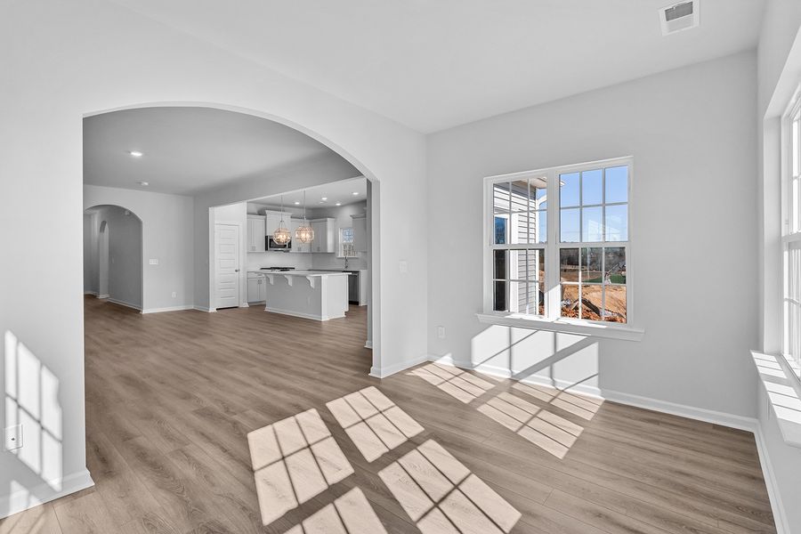 Spacious, unfurnished interior of a new home in Fieldstone, Lexington (Image 24).