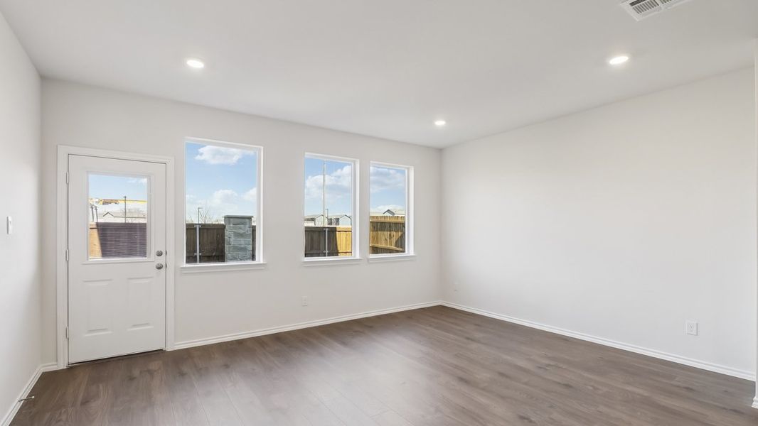 Spacious, unfurnished interior of a new home in Arbor Trails South, Princeton (Image 5).