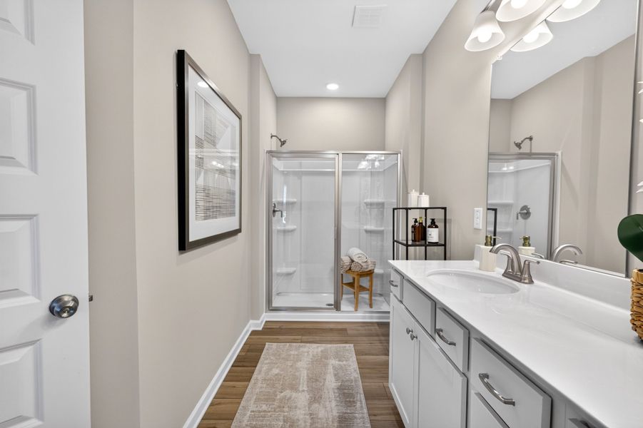 The Suwanee - Owner's Bath