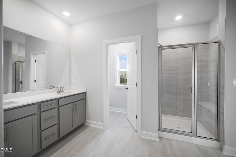 SUN_Everlee_Pic_LandrumIII_OwnersBath_2o