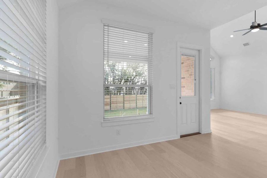Spacious, unfurnished interior of a new home in Highland Village, Georgetown (Image 15).