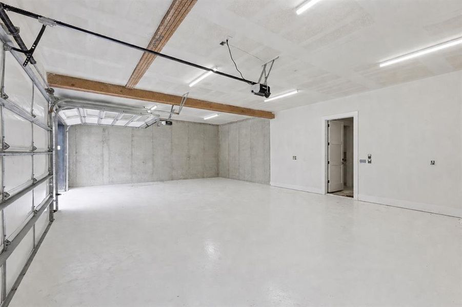 Spacious, unfurnished interior of a new home in , Dallas (Image 21).