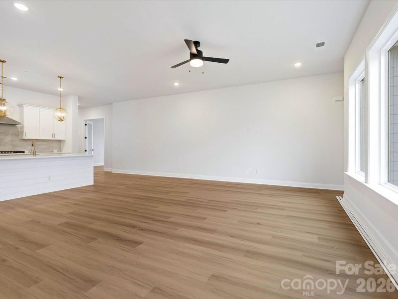 Spacious, unfurnished interior of a new home in Hardy Pond, Rock Hill (Image 15).