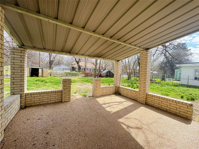 Exterior details and patio area of a home in , Paris (Image 9).