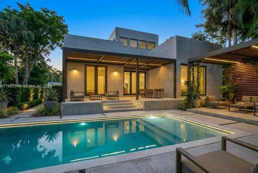 Exterior details and patio area of a home in , Oakland Park (Image 3).