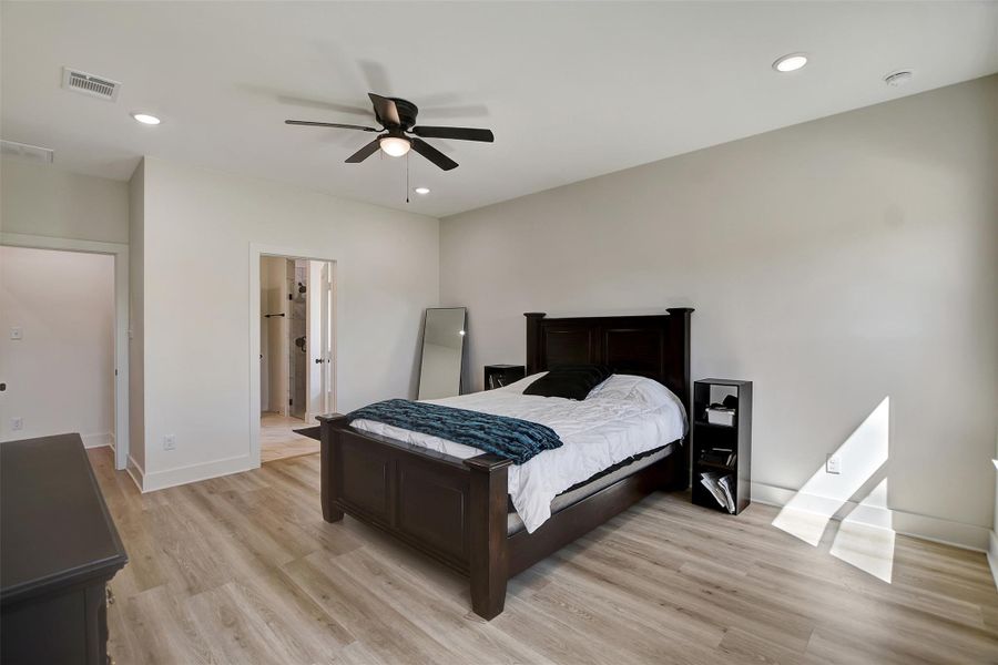 Furnished interior view inside a new home in , Iola (Image 33).