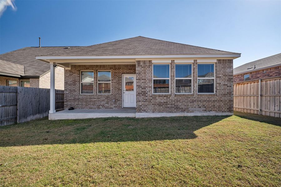 Exterior details and patio area of a home in Sunfield, Buda (Image 24).