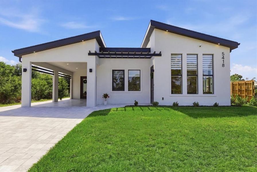 Exterior details and patio area of a home in , Port Charlotte (Image 25). Exterior details and patio area of a home in , Port Charlotte (Image 25).