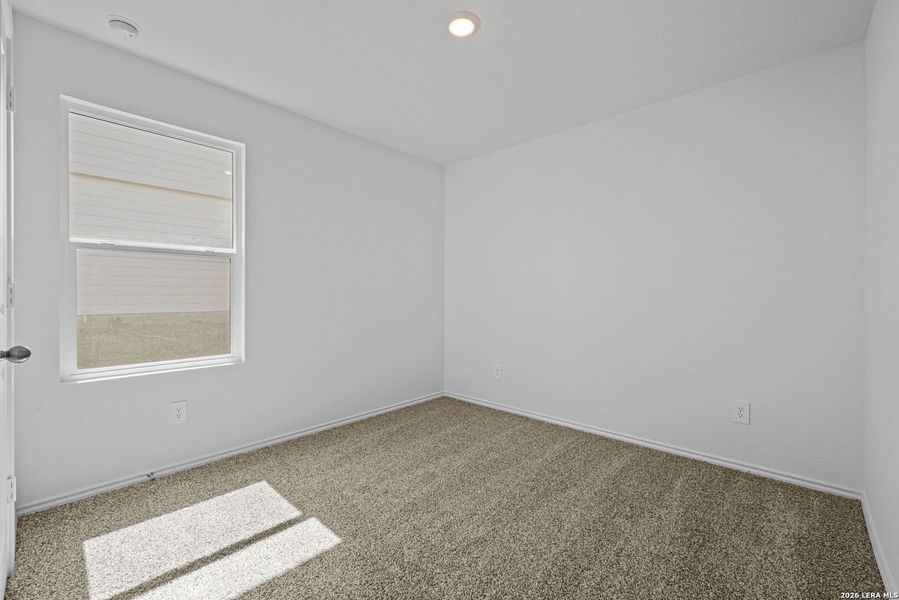 Spacious, unfurnished interior of a new home in Arroyo Ranch, Seguin (Image 11).
